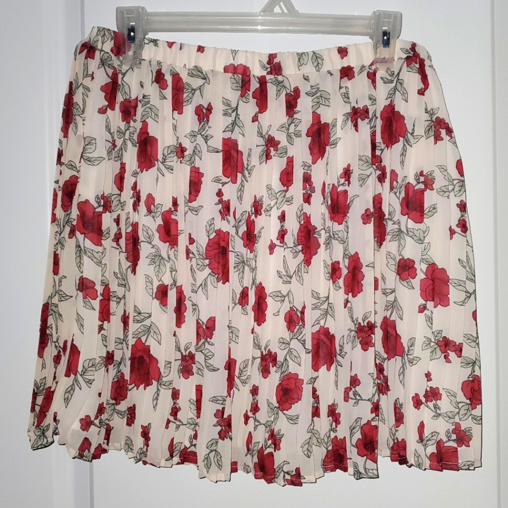 NWT Forever 21 Pleated Rose Skirt, Large